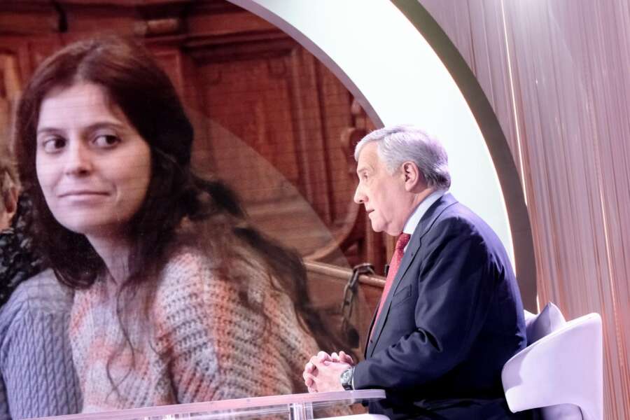 I piani per l’Europa e l’amicizia con Viktor legano le mani a Meloni sul caso Salis