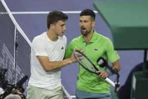 Indian Wells, l’italiano Luca Nardi (123 al mondo) batte ed elimina in tre set Novak Djokovic: una vittoria che odora di miracolo Indian Wells, l’italiano Luca Nardi (123 al mondo) batte ed elimina in tre set Novak Djokovic: una vittoria che odora di miracolo