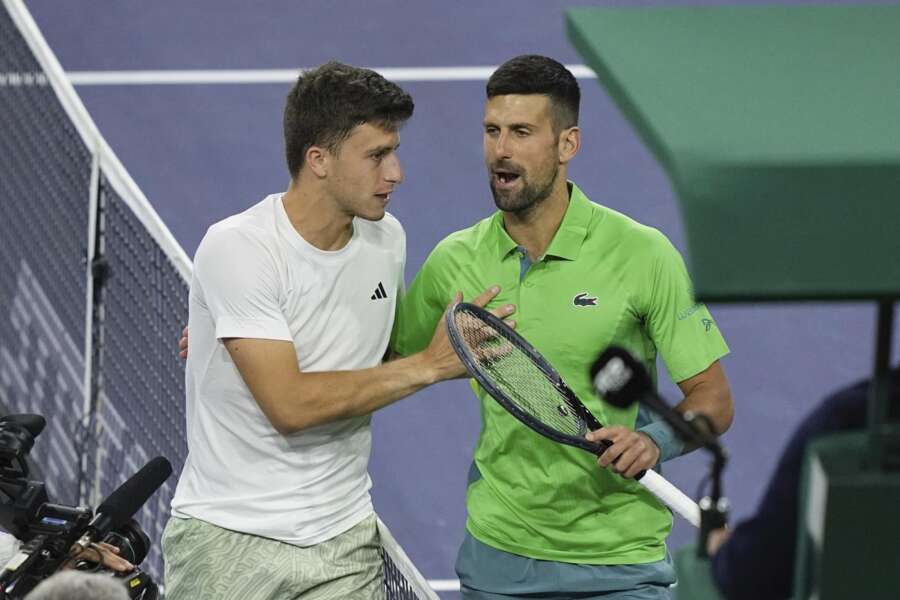 Indian Wells, l’italiano Luca Nardi (123 al mondo) batte ed elimina in tre set Novak Djokovic: una vittoria che odora di miracolo