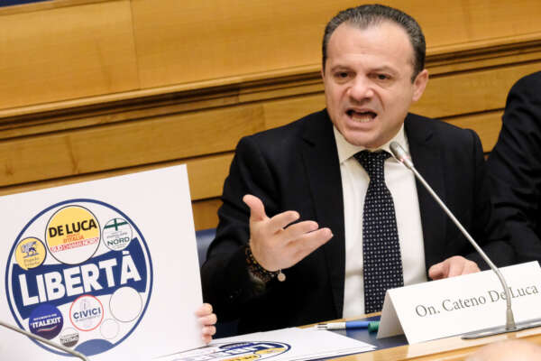 Cateno De Luca contro Renzi