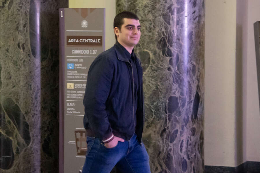 Chi è Gabriele Marchesi, il 23enne indagato con Ilaria Salis ora in libertà: Il ‘no’ all’estrazione in Ungheria e il pericolo di un caso diplomatico