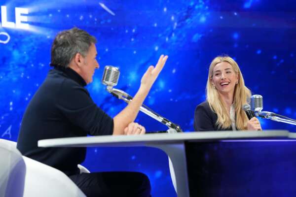 Renzi dalla Leopolda: sì a Commissione su dossieraggio