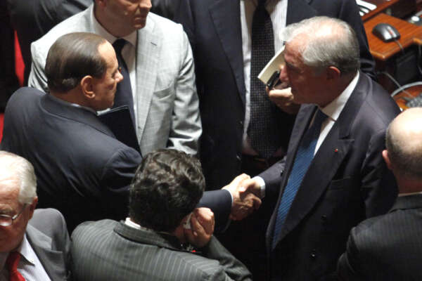 © Mauro Scrobogna /  LaPresse
30-09-2010 Roma
Politica
Senato –  comunicazioni del Governo sulla situazione politica
Nella foto: Il Presidente del Consiglio Silvio Berlusconi, Marcello Dell’Utri PDL
© Mauro Scrobogna /  LaPresse
30-09-2010 Rome
Politics
Senate – Prime Minister informative report on political situation
In the picture:  Prime Minister Silvio Berlusconi, Marcello Dell’Utri PDL