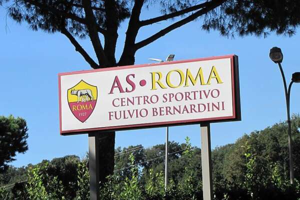 Sesso con il capo, il video hard rubato alla dipendente della Roma e diffuso da un calciatore del vivaio: licenziata la coppia di Trigoria