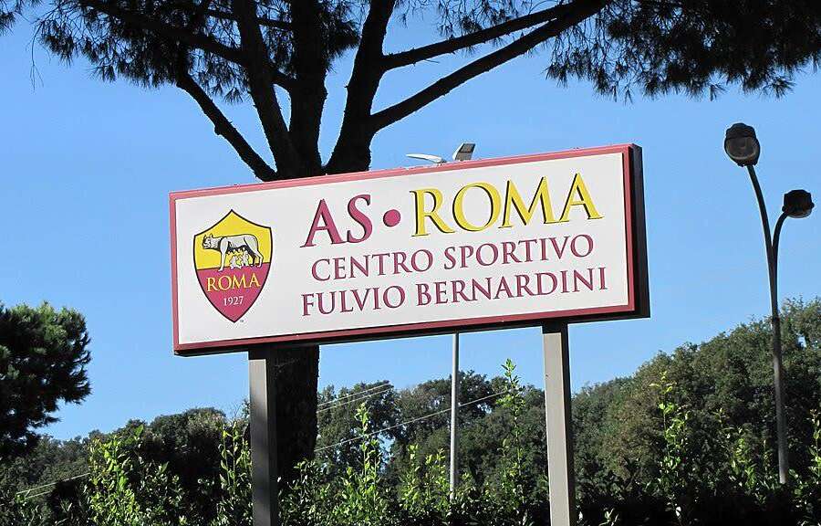 Sesso con il capo, il video hard rubato alla dipendente della Roma e diffuso da un calciatore del vivaio: licenziata la coppia di Trigoria