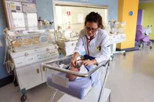 Più stranieri, più cervelli e più salari: il rilancio della natalità per salvare l’Italia