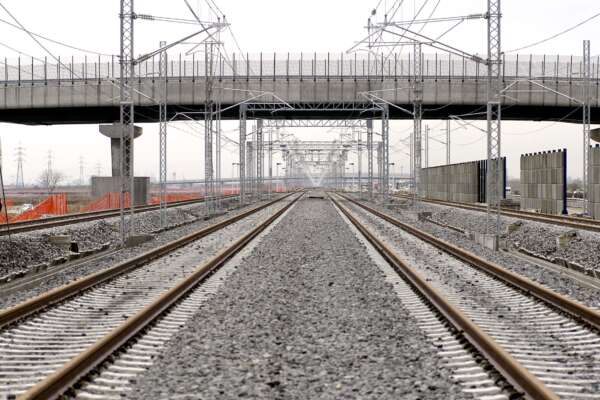 Linea ferroviaria in tilt dopo incidente mortale Genova Sturla: tutti i ritardi e le cancellazioni di Alta Velocità, Intercity e Regionali