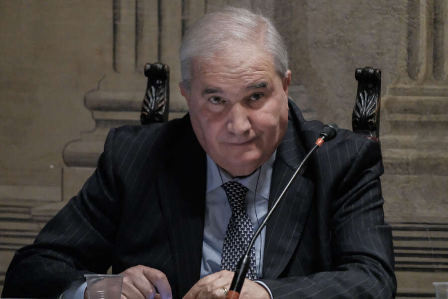 GIUSEPPE FIORONI POLITICO