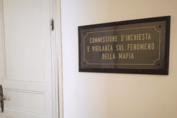 Le vite degli altri, prima le indagini e poi le prove: intanto si attiva la macchina del fango