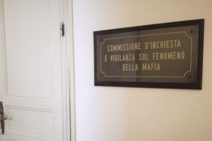 Le vite degli altri, prima le indagini e poi le prove: intanto si attiva la macchina del fango