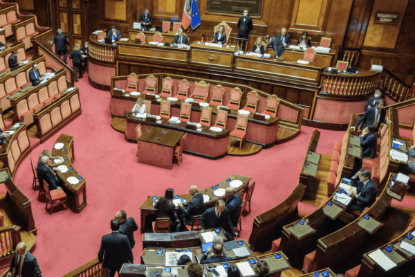 Aspide e Ucraina, sì da Pd e M5S uniti in Abruzzo e divisi alle Europee Aspide e Ucraina, sì da Pd e M5S uniti in Abruzzo e divisi alle Europee