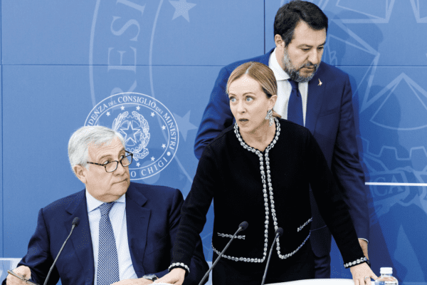 Salvini terzo incomodo, doppio stop di FdI e FI: maggioranza lacerata su terzo mandato e ballottaggi nei piccoli comuni Salvini terzo incomodo, doppio stop di FdI e FI: maggioranza lacerata su terzo mandato e ballottaggi nei piccoli comuni