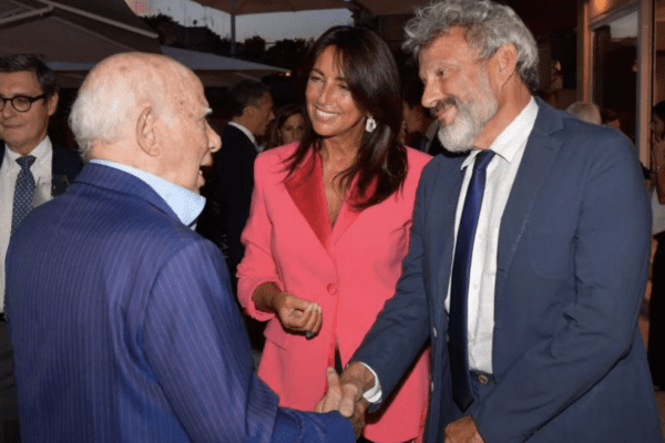 Tiziana Panella la malattia dopo la gravidanza e l’incubo di perdere Parsi “Ora la notte controllo se respira bene”. Lui dopo l’esperienza di premorte: “Ho visto l’Ade”