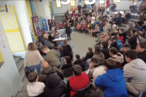 Il video del bimbo autistico cacciato “come un cane” da scuola, la rabbia della mamma: “Era felice ma per la preside dava fastidio”