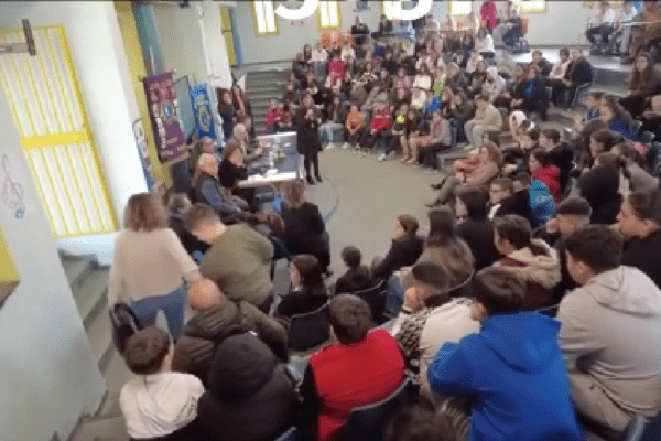 Il video del bimbo autistico cacciato “come un cane” da scuola, la rabbia della mamma: “Era felice ma per la preside dava fastidio”