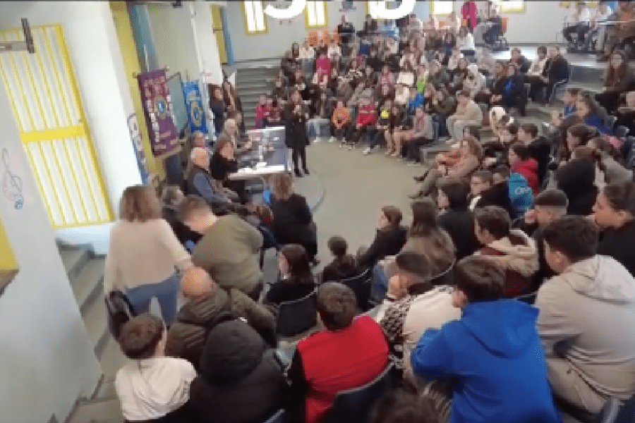 Il video del bimbo autistico cacciato “come un cane” da scuola, la rabbia della mamma: “Era felice ma per la preside dava fastidio”