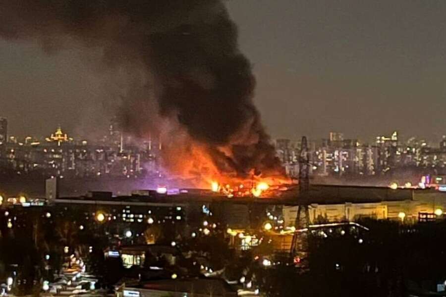 Attentato a Mosca, la rivendicazione dell’Isis in un nuovo video: “Uccidete senza pietà”. Identificati altri due terroristi