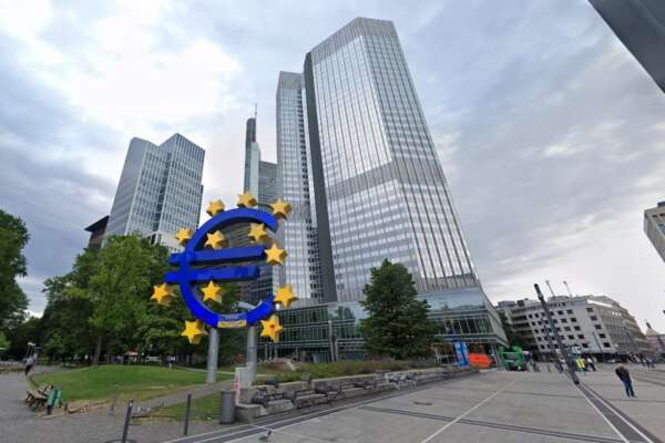 La Bce alza i tassi al 4,25% e impatta su mutui, prestiti (più difficili) e rendimento dei conti | Patuelli (Abi): “Dubbi sull’effettiva efficacia”