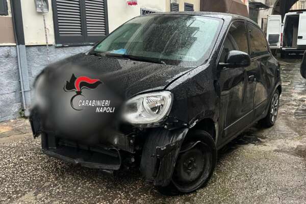 Fa la festa alla ‘sua’ donna devastando casa e auto e inseguendola sotto casa del padre: 8 carabinieri per fermarlo