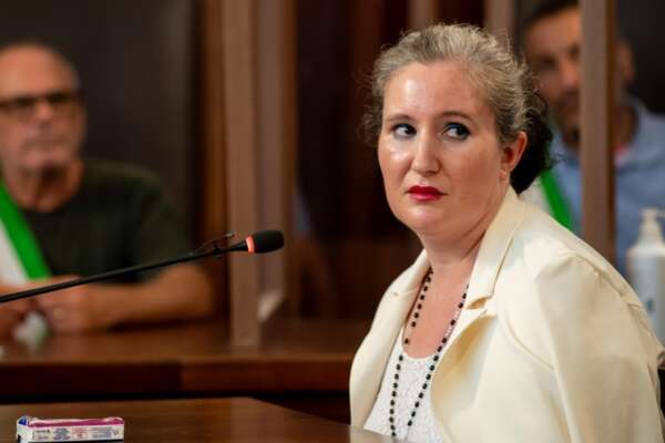 Ergastolo per Alessia Pifferi: la richiesta del pm e il dettaglio della valigia che inchioda la premeditazione ‘la bimba ha provato a mangiare pezzi del pannolino’