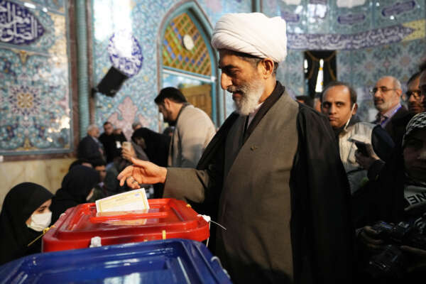 A cleric casts his ballot during the parliamentary and Assembly of Experts elections at a polling station in Tehran, Iran, Friday, March 1, 2024. Iran began voting Friday in its first elections since the mass 2022 protests over its mandatory hijab laws after the death of Mahsa Amini, with questions looming over just how many people will turn out for the poll. (AP Photo/Vahid Salemi)
Associated Press/LaPresse
Only Italy and Spain A cleric casts his ballot during the parliamentary and Assembly of Experts elections at a polling station in Tehran, Iran, Friday, March 1, 2024. Iran began voting Friday in its first elections since the mass 2022 protests over its mandatory hijab laws after the death of Mahsa Amini, with questions looming over just how many people will turn out for the poll. (AP Photo/Vahid Salemi)
Associated Press/LaPresse
Only Italy and Spain