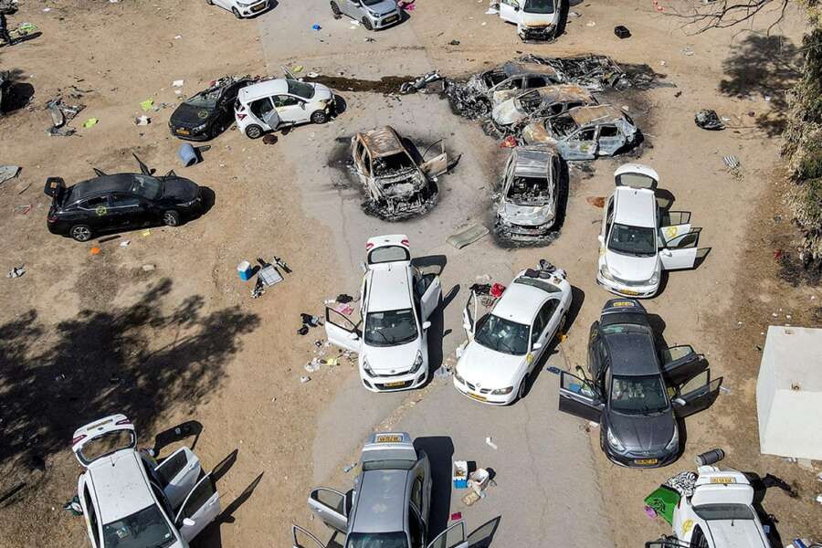 L’attacco di Hamas nelle immagini mai diffuse: frame di un’umanità perduta