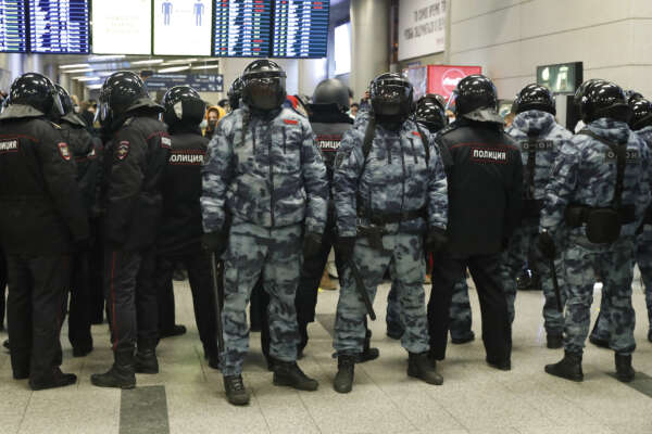 Allarme bomba all’aeroporto Vnukovo di Mosca: evacuazione in corso