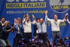 Chi è Luca Sammartino, l’odontoiatra trasformista della politica: 4 partiti in 10 anni, lo zio prefetto, l’inchiesta e il garantismo à la carte