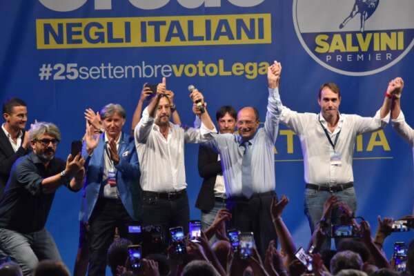 Chi è Luca Sammartino, l’odontoiatra trasformista della politica: 4 partiti in 10 anni, lo zio prefetto, l’inchiesta e il garantismo à la carte