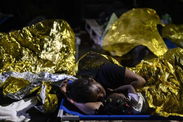 400 arrivi in 24 ore. Emergenza migranti ondata di nuovi sbarchi a Lampedusa