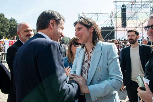 Sondaggi politici, Schlein e Conte