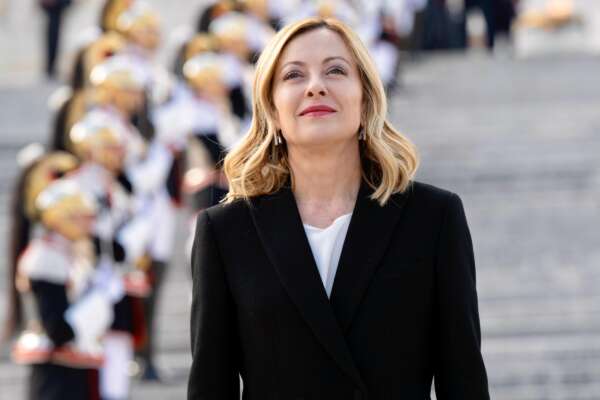 25 aprile, tensione a Roma. Gli antagonisti e i giovani palestinesi a Milano “Ci prendiamo piazza Duomo”