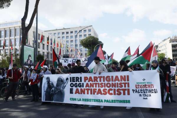 L’Anpi infiltra i pro Pal nei cortei e spacca la festa della Liberazione