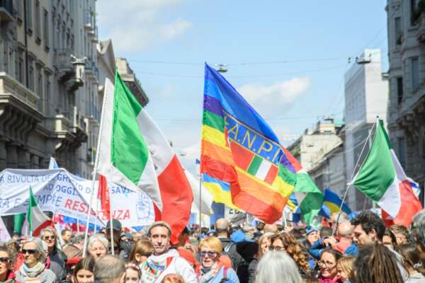 La gabbia della memoria, antifascismo superato e inattuale: la sinistra da progressista a conservatrice