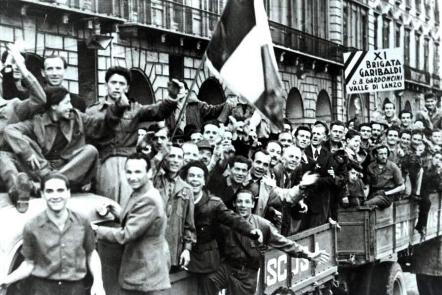 Il binomio destra-fascismo che stride con la realtà: come dovrebbero comportarsi i liberali il 25 aprile