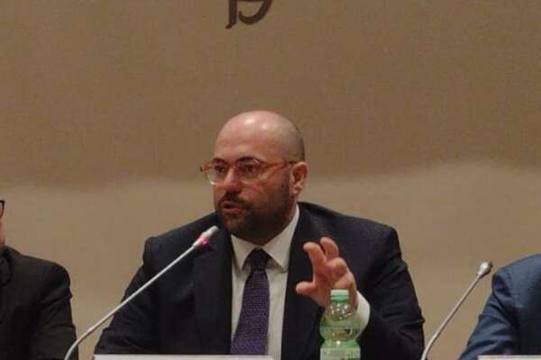 Felicità antidoto alla vita mafiosa, il viaggio nelle scuole dell’avvocato Lucarella