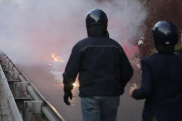 Foto Vincenzo Livieri – LaPresse
25-05-2015 – Roma – Italia
Cronaca
Tafferugli alla fine del derby tra Lazio e Roma
Photo Vincenzo Livieri – LaPresse
25-05-2015 – Rome – Italy
News
Riots at the end of the derby between Lazio and Roma Foto Vincenzo Livieri – LaPresse
25-05-2015 – Roma – Italia
Cronaca
Tafferugli alla fine del derby tra Lazio e Roma
Photo Vincenzo Livieri – LaPresse
25-05-2015 – Rome – Italy
News
Riots at the end of the derby between Lazio and Roma