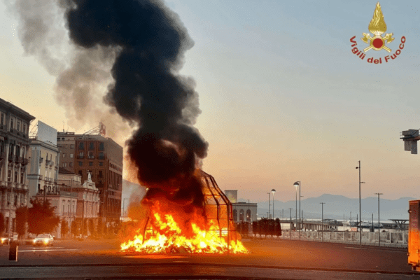 Incendio ‘Venere degli stracci’, Simone Isaia incensurato in cella da luglio. Appello del arcivescovo Battaglia e di Pistoletto: condanna ridotta in appello per il clochard