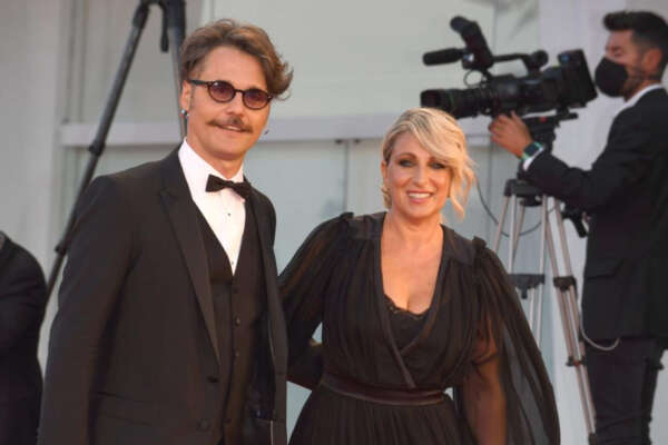 Chi è Angelo Pisani, la malattia di Katia Follesa e la crisi del 2015 oggi la fine dell’amore ‘Le case separate non erano il segreto’ Chi è Angelo Pisani, la malattia di Katia Follesa e la crisi del 2015 oggi la fine dell’amore ‘Le case separate non erano il segreto’