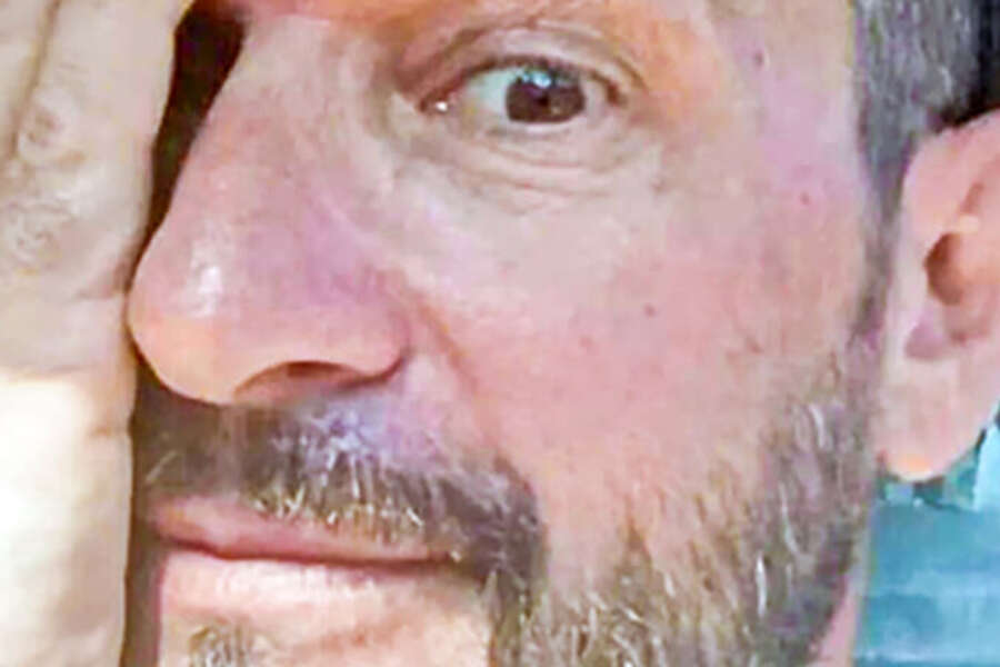 “Sono stanco, ho bisogno di riposare” operario di Lonato non torna dalle ferie di Pasqua, lui e la fidanzata si tagliano le vene a pasquetta: ipotesi omicidio-suicidio