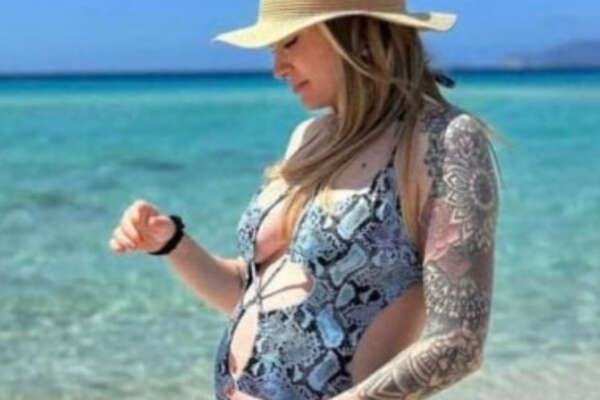 Omicidio Tramontano ‘il feto era vivo quando Giulia è morta’: le immagini del cadavere mostrate in aula. Cade la difesa di Impagnatiello ‘nessun taglio sulle braccia’