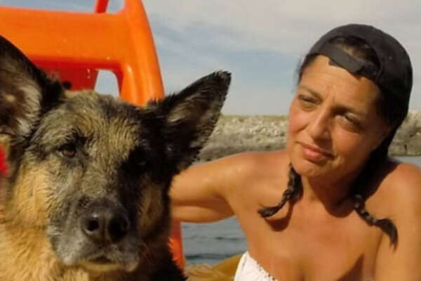 Colpita da ictus muore in auto mentre va a trovare la madre in una Rsa: la donna si spegne tre giorni dopo per il dolore