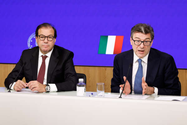 Il ministro dell’Economia Giancarlo Giorgetti (dx) e il viceministro Maurizio Leo a Palazzo Chigi durante la conferenza stampa al termine del Consiglio dei ministri a Roma, Martedì, 9 aprile 2024 (Foto Roberto Monaldo / LaPresse)

Minister of Economy Giancarlo Giorgetti (right) and the deputy minister Maurizio Leo at Palazzo Chigi during the press conference at the end of the Council of ministers in Rome, Tuesday, April 9, 2024 (Photo by Roberto Monaldo / LaPresse)