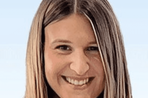 Rinuncia alle cure per il tumore al seno e muore a 33 anni: era incinta ‘voleva far nascere il bambino”