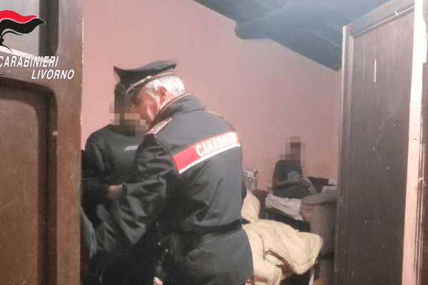 Caporalato, blitz in Toscana: migranti schiavizzati nei campi per 97 centesimi l’ora