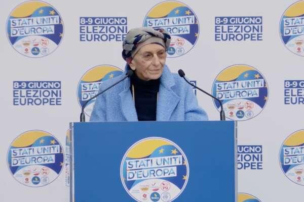 Stati Uniti d’Europa presenta il nuovo simbolo, Bonino: “Speravo che Calenda superasse le polemiche”