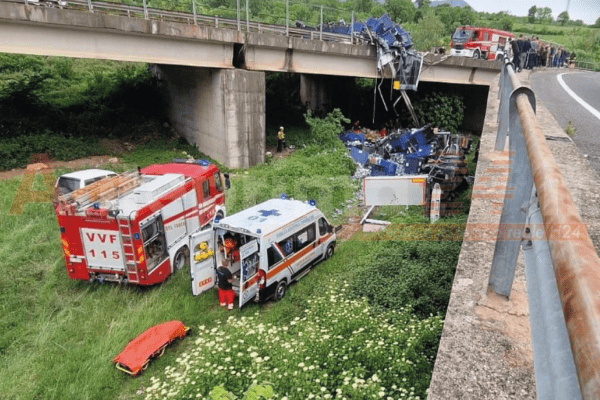 Grave incidente nell’Avellinese: tir vola giù dal viadotto dopo un tamponamento sulla Fondo Valle Sele