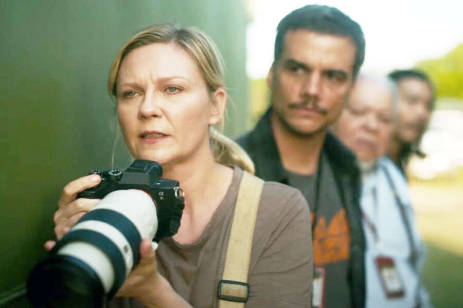 I protagonisti del fi lm: Kirsten Dunst e la star di Narcos, Wagner Moura