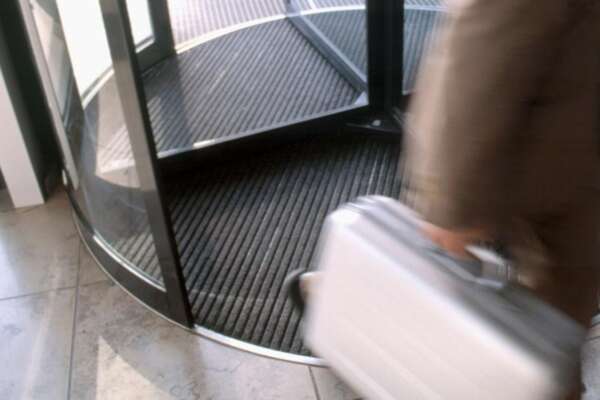 Il lobbying e il periodo di raffreddamento, contro il fenomeno delle porte girevoli