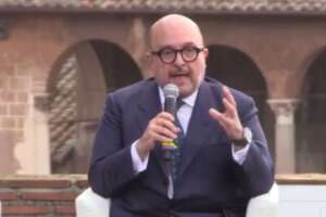 Sangiuliano e il video della gaffe sui luoghi iconici: “Quando pensiamo a Londra pensiamo a Times Square…”